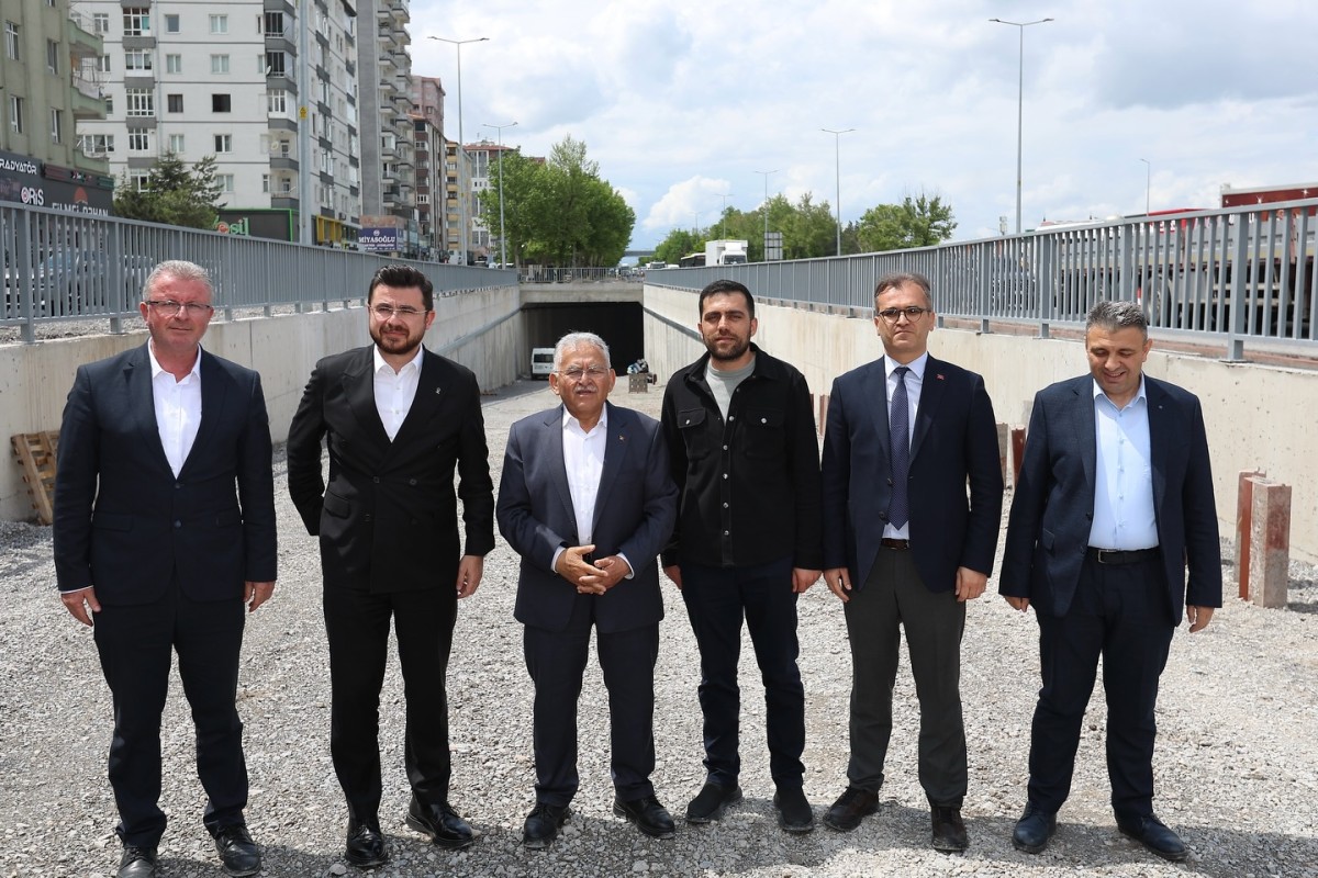 KATLI KAVŞAKTA İNCELEMELERDE BULUNDULAR