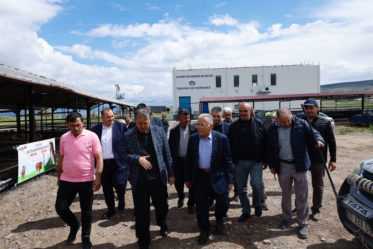 YEŞİLHİSAR’DA YATIRIMLARI İNCELEDİ, VATANDAŞ VE ESNAFLA BULUŞTU