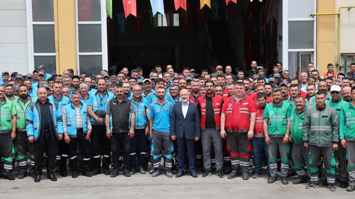 ÇOLAKBAYRAKDAR, BAYRAM MESAİSİNDEKİ PERSONELLE BAYRAMLAŞTI