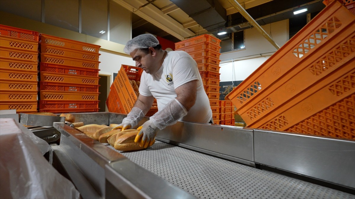 KAYSERİ BÜYÜKŞEHİR’DEN GÜNLÜK 100 BİNİ AŞAN EKMEK ÜRETİMİ