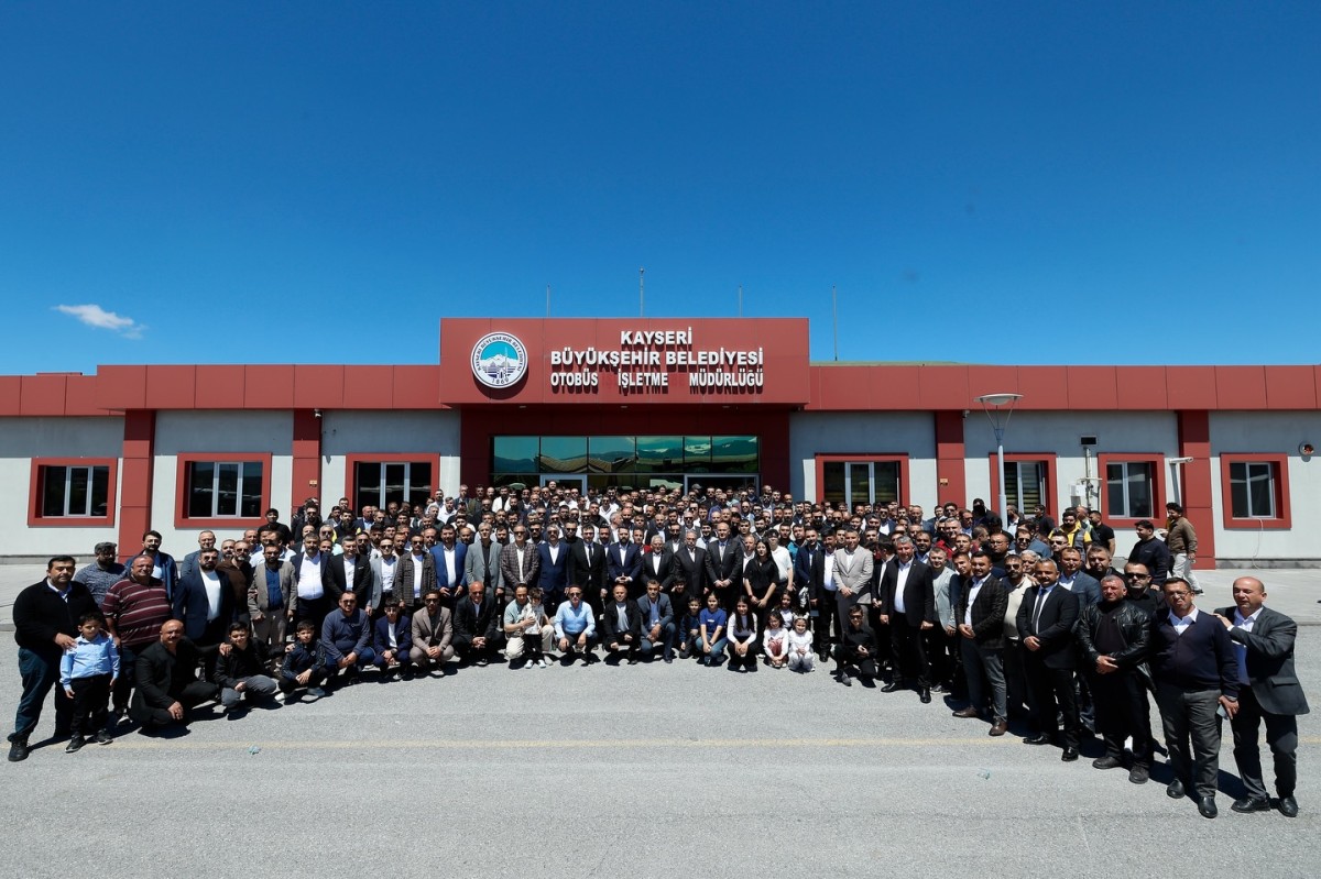 ŞEHRİN DÖRT BİR YANINDA BAYRAM SEVİNCİNİ KAYSERİLİLERLE BİRLİKTE YAŞADI