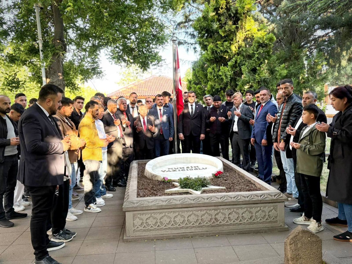 BÜYÜK BİRLİK PARTİLİLER YAZICIOĞLU'NUN MEZARINI ZİYARET ETTİ