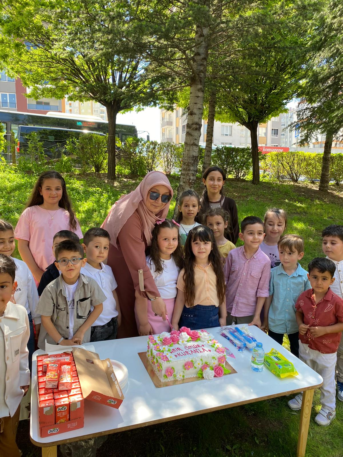 YURDANUR TURAN KUR'AN KURSUNDA YIL SONU COŞKUSU