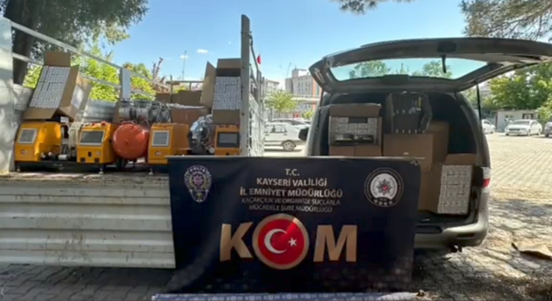 KOM ŞUBEDEN DEVELİ'DE KAÇAK SİGARA OPERASYONU