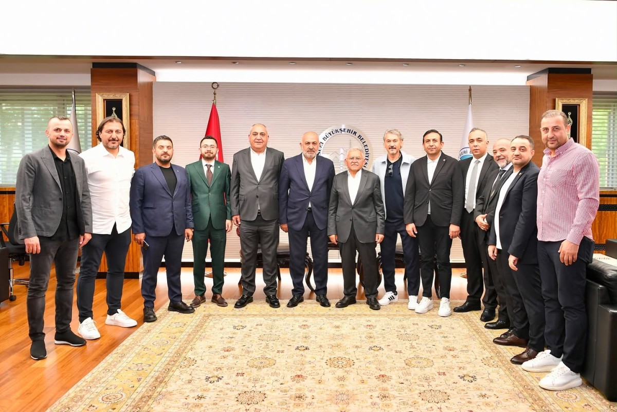 KAYSERİSPOR YÖNETİMİNDEN BAŞKAN BÜYÜKKILIÇ'A ZİYARET