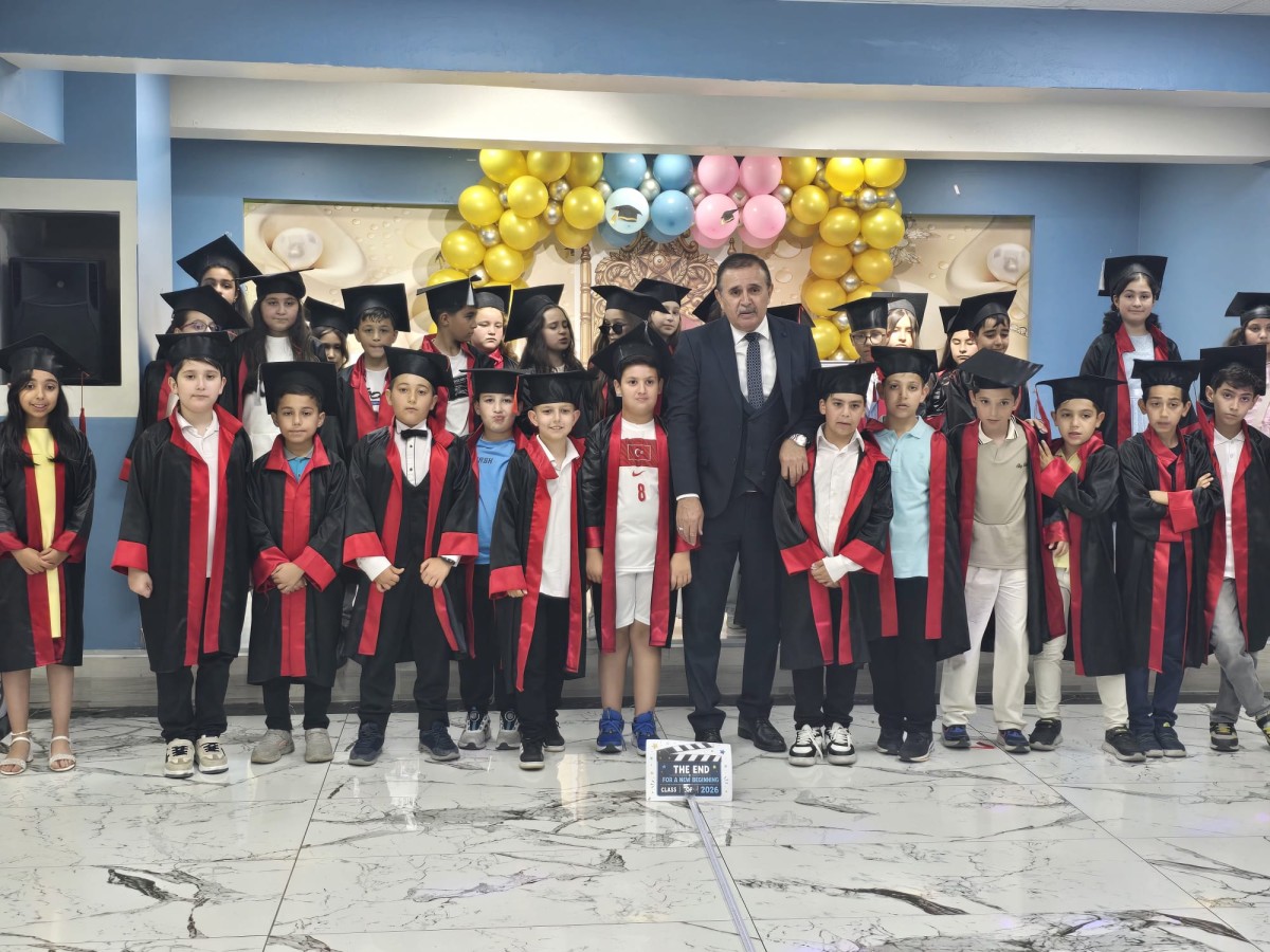 MEZUNİYET SEVİNCİNİ DOYASIYA YAŞADILAR