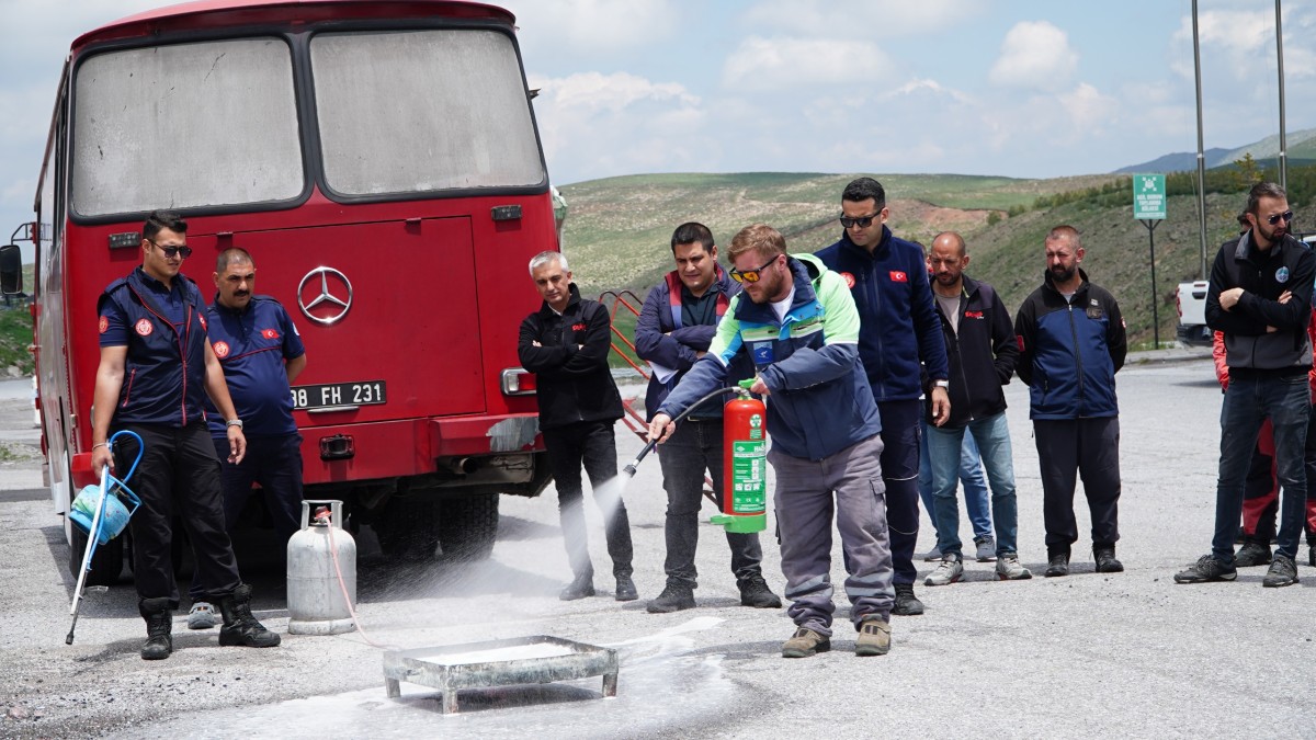 ERCİYES A.Ş. PERSONELİNE UYGULAMALI YANGIN EĞİTİMİ