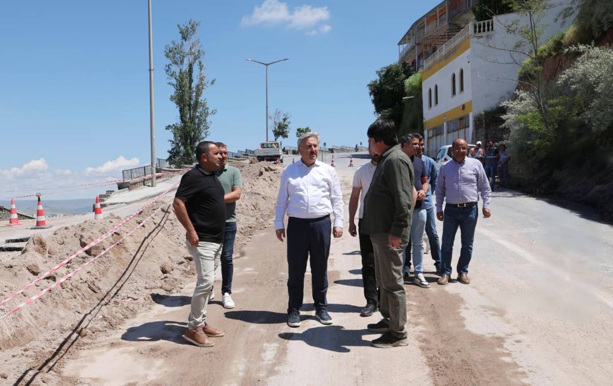 MELİKGAZİ BELEDİYESİ’NDEN MİMARSİNAN MAHALLESİ’NDE ÇÖKEN İSTİNAT DUVARINA ACİL MÜDAHALE