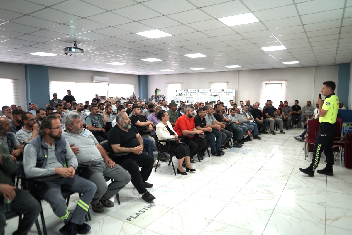 MELİKGAZİ'DEN SAHA ÇALIŞANLARINA TRAFİK EĞİTİMİ