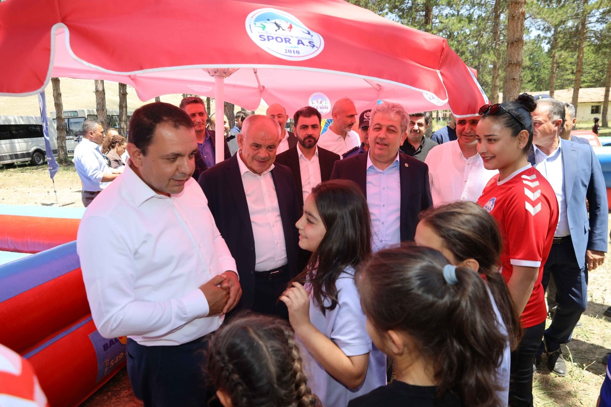 YAHYALI'DA ERVALl GENÇLER ARGE MERKEZİNDE BULUŞTU 