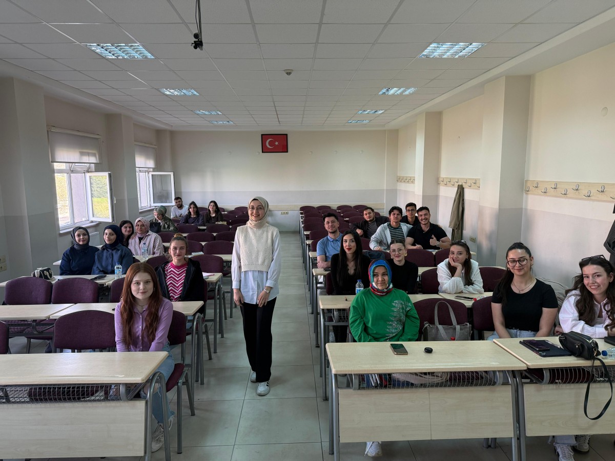 ERÜ'DE BİR İLK: YAPAY ZEKA OKURYAZARLIĞI DERSLERİ 
