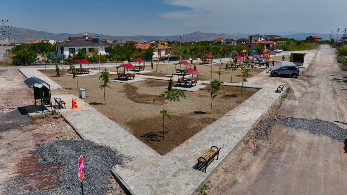 ÇEVRİL MAHALLESİ YENİ PARKINA KAVUŞUYOR