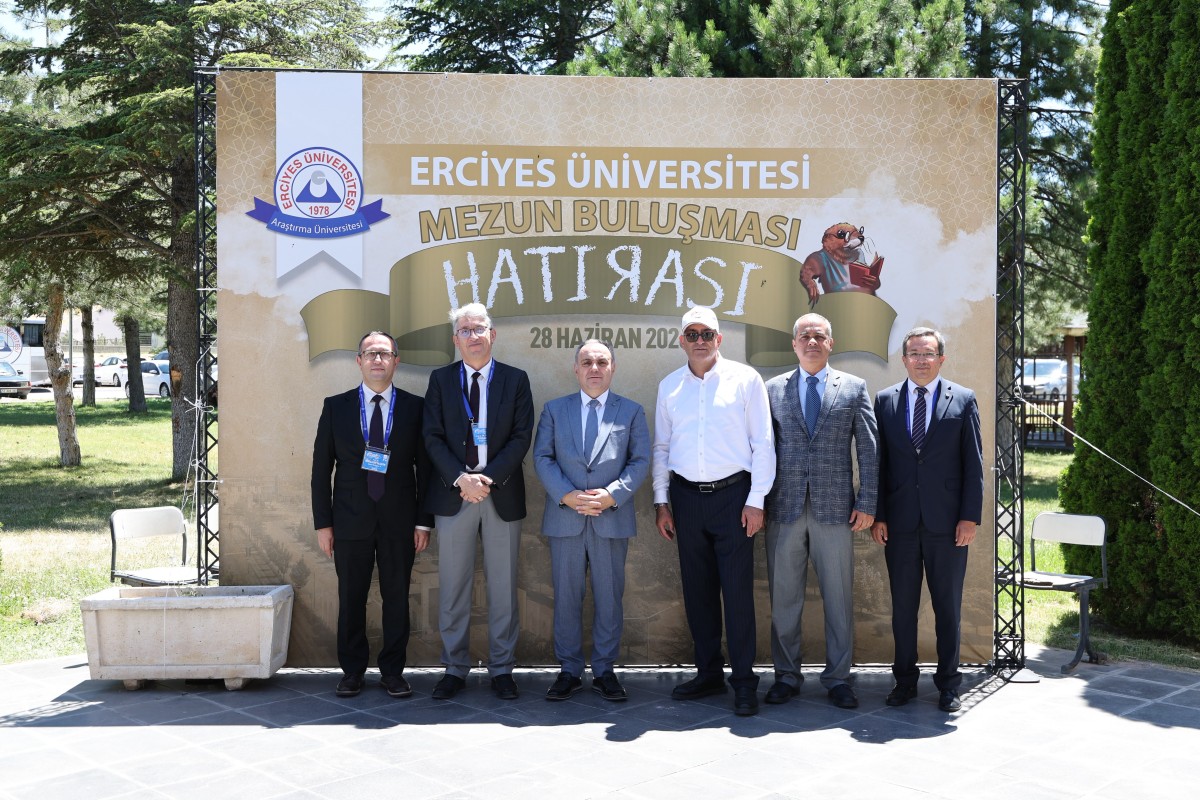 ERÜ MEZUNLARI YENİDEN KAMPÜSTE BİR ARAYA GELDİ