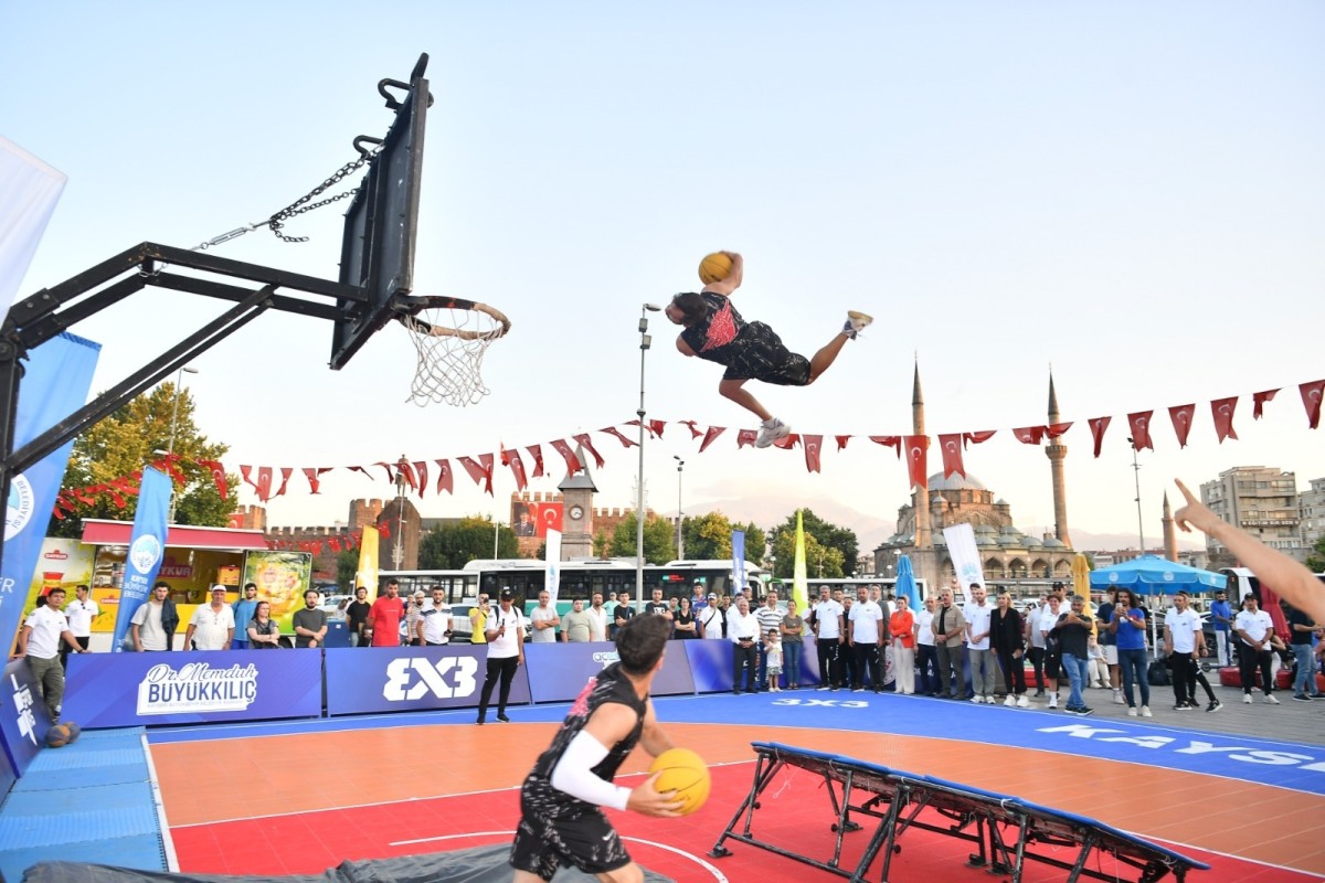 DÜNYA'NIN DÖRT BİR YANINDAN BASKETBOLCÜLER  KAYSERİ’DE BULUŞUYOR