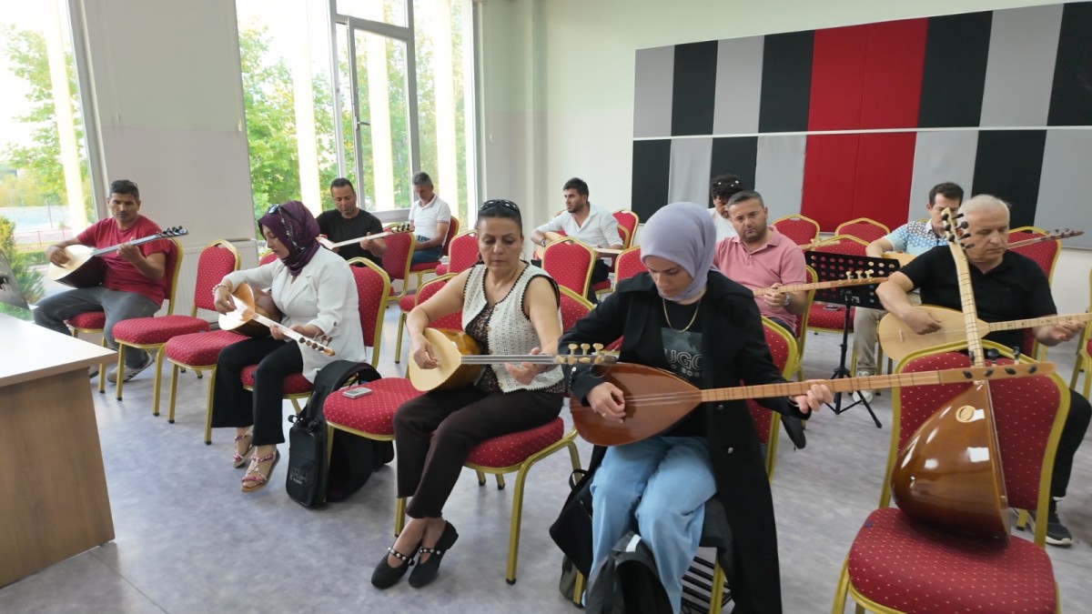 BÜYÜKŞEHİR KONSERVATUVARI'NDA YAZ COŞKUSU: 1.865 KURSİYER SANATLA BULUŞTU