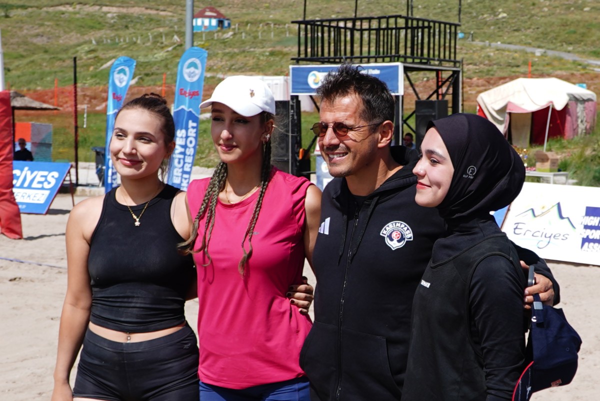 ERCİYES’TE 2 BİN 200 METREDE PLAJ VOLEYBOLU HEYECANI YAŞANDI
