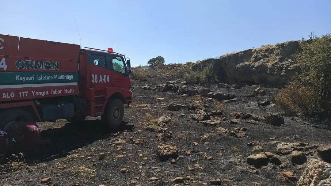 YAHYALI'DA YANGIN KlSA SÜREDE KONTROL ALTINA ALlNDl