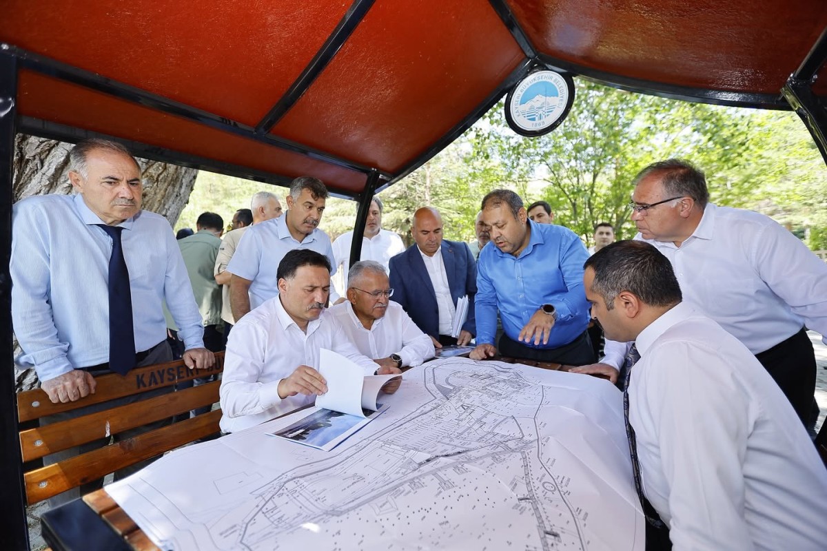 BÜYÜKKILIÇ VE VALİ ÇİÇEK’TEN MELİKGAZİ TÜRBESİ İÇİN RESTORASYON MÜJDESİ