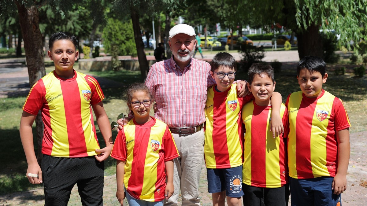 KOCASİNAN’DA YILLARDIR KULLANILAN PARKLARA MODERN DOKUNUŞ HAMLESİ