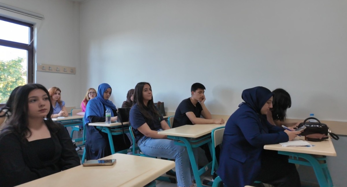 KAYMEK ŞİİR ATÖLYESİ KURSU’NDA GELENEKTEN GELECEĞE SAZLI SÖZLÜ YOLCULUK