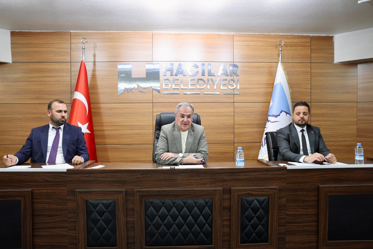 BAŞKAN ÖZDOĞAN: “BUGÜNÜN DEĞİL, YARININ HACILAR’INI İNŞA EDİYORUZ”