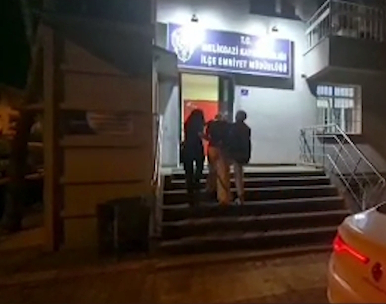 UYUŞTURUCU SATICISI YAKALANDI
