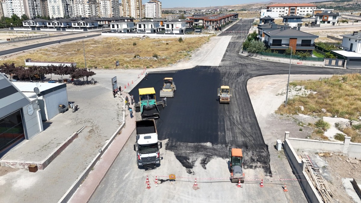 MELİKGAZİ BELEDİYESİ YENİ YOL ÇALIŞMALARIYLA DAHA GÜVENLİ VE KONFORLU ULAŞIM SAĞLIYOR