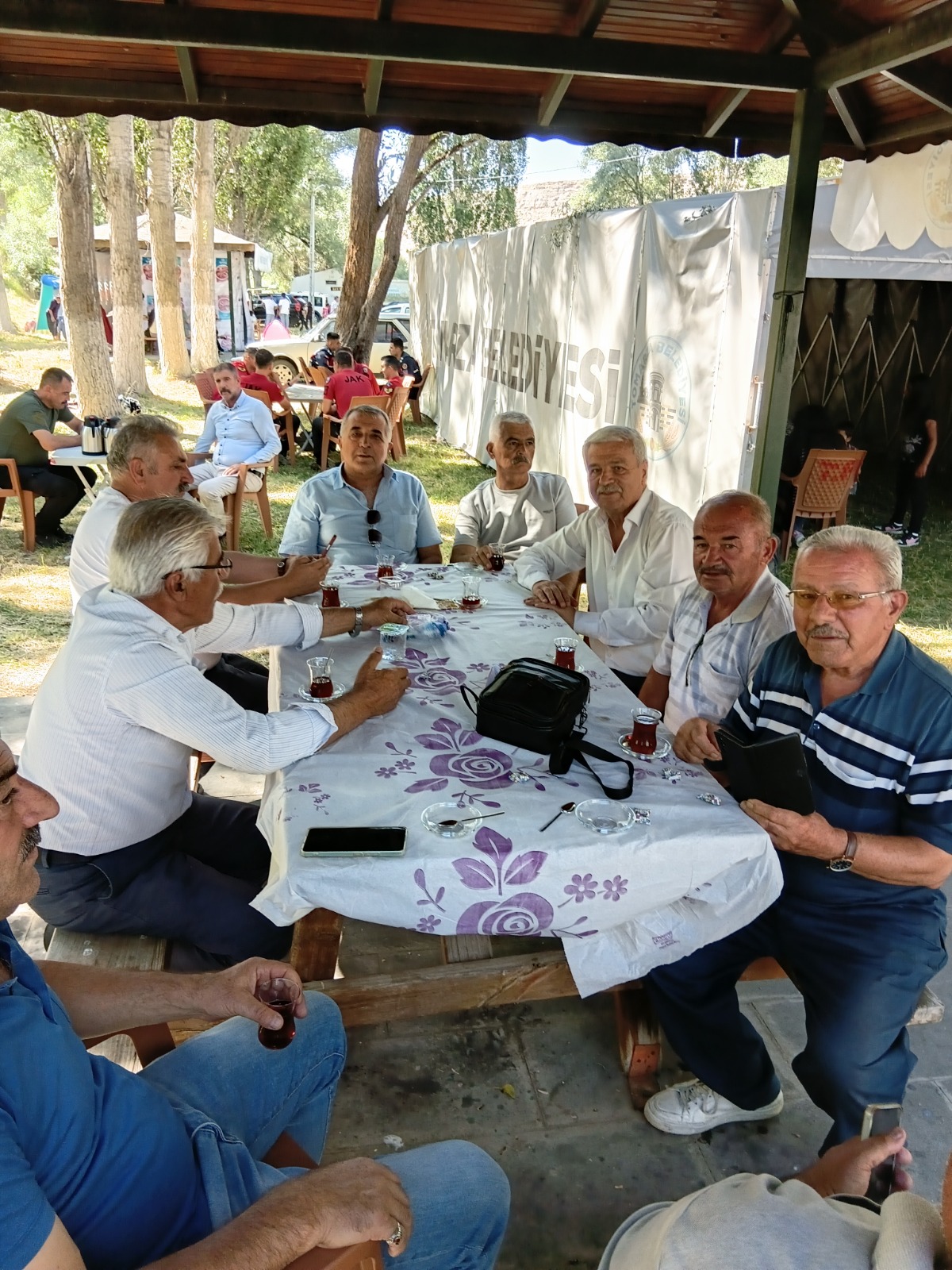 SARIZ BELEDİYESİNDEN TOMARZA'YA KİLİM HEDİYE
