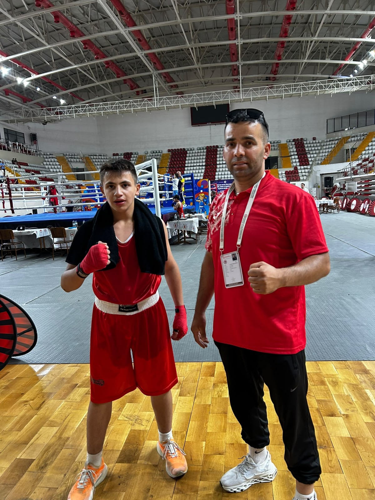 KAYSERİLİ BOKSÖRLER SİVAS'TA MADALYA KOVALlYOR