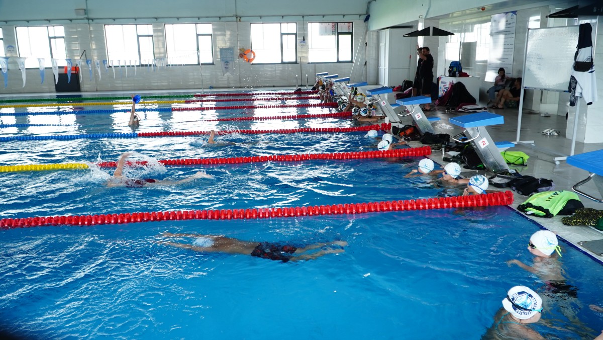 YÜZME KULÜPLERİNİN YENİ SEZON HAZIRLIK ADRESİ OLDU