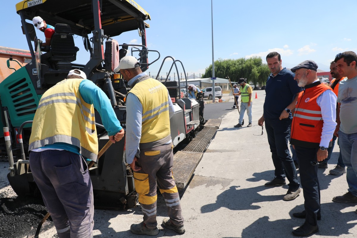 KOCASİNAN’DA SANAYİ SİTELERİNE NEFES ALDIRACAK YOL HAMLESİ!