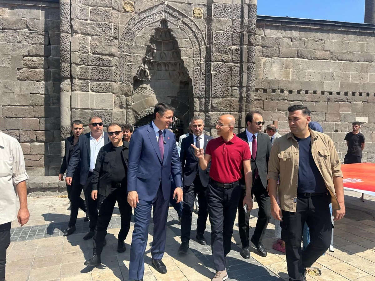 AŞlKLARLA BULUŞTULAR