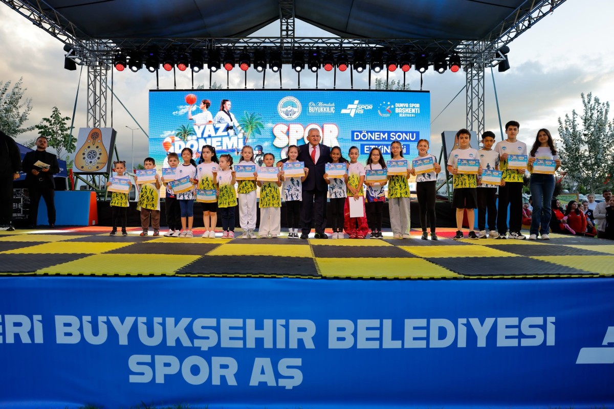 BÜYÜKKILIÇ, YAZ SPOR OKULLARININ GÖRKEMLİ FİNALİNDE GENÇLERİN COŞKUSUNA ORTAK OLDU