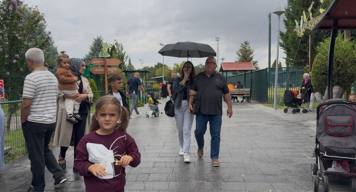HAYVANAT BAHÇESİ’Nİ 30 AĞUSTOS’TA 5 BİN 500 KİŞİ ZİYARET ETTİ