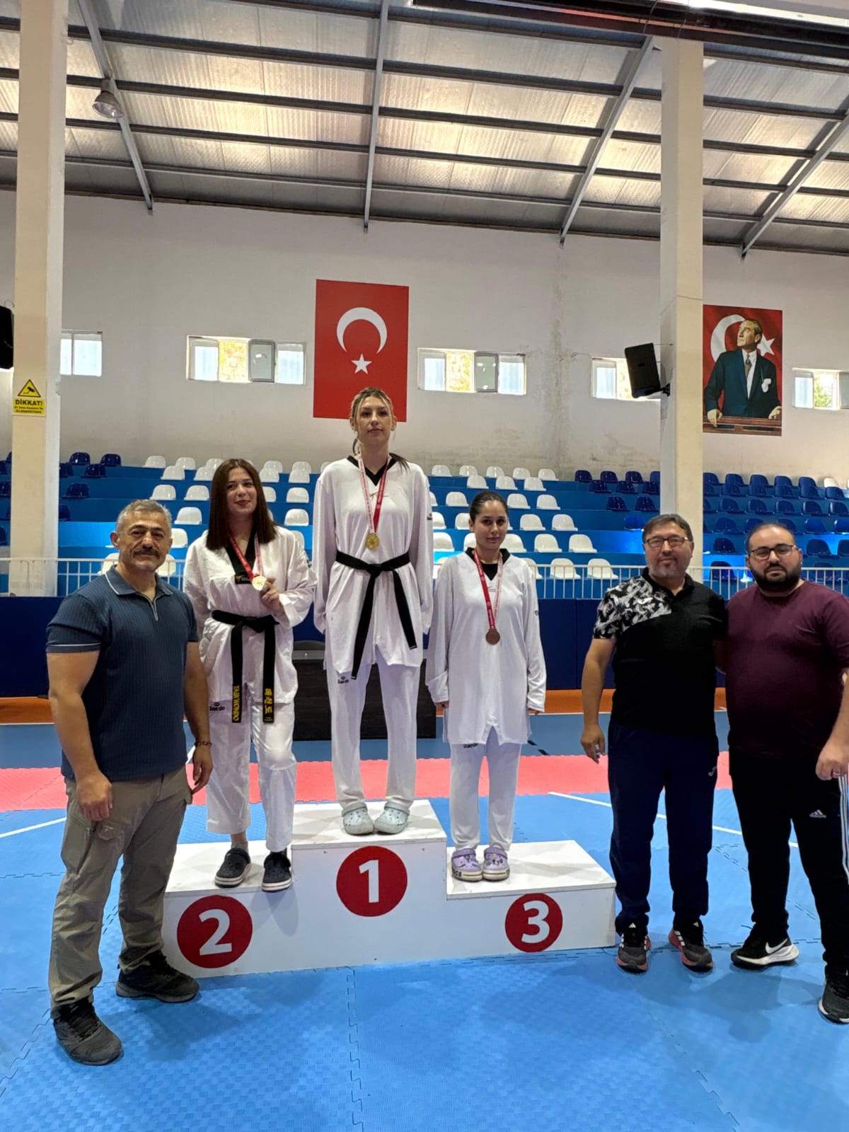 TAEKWONDO ANTRENÖRÜ ŞAHİN MUTLU HOCA'YA VEFA