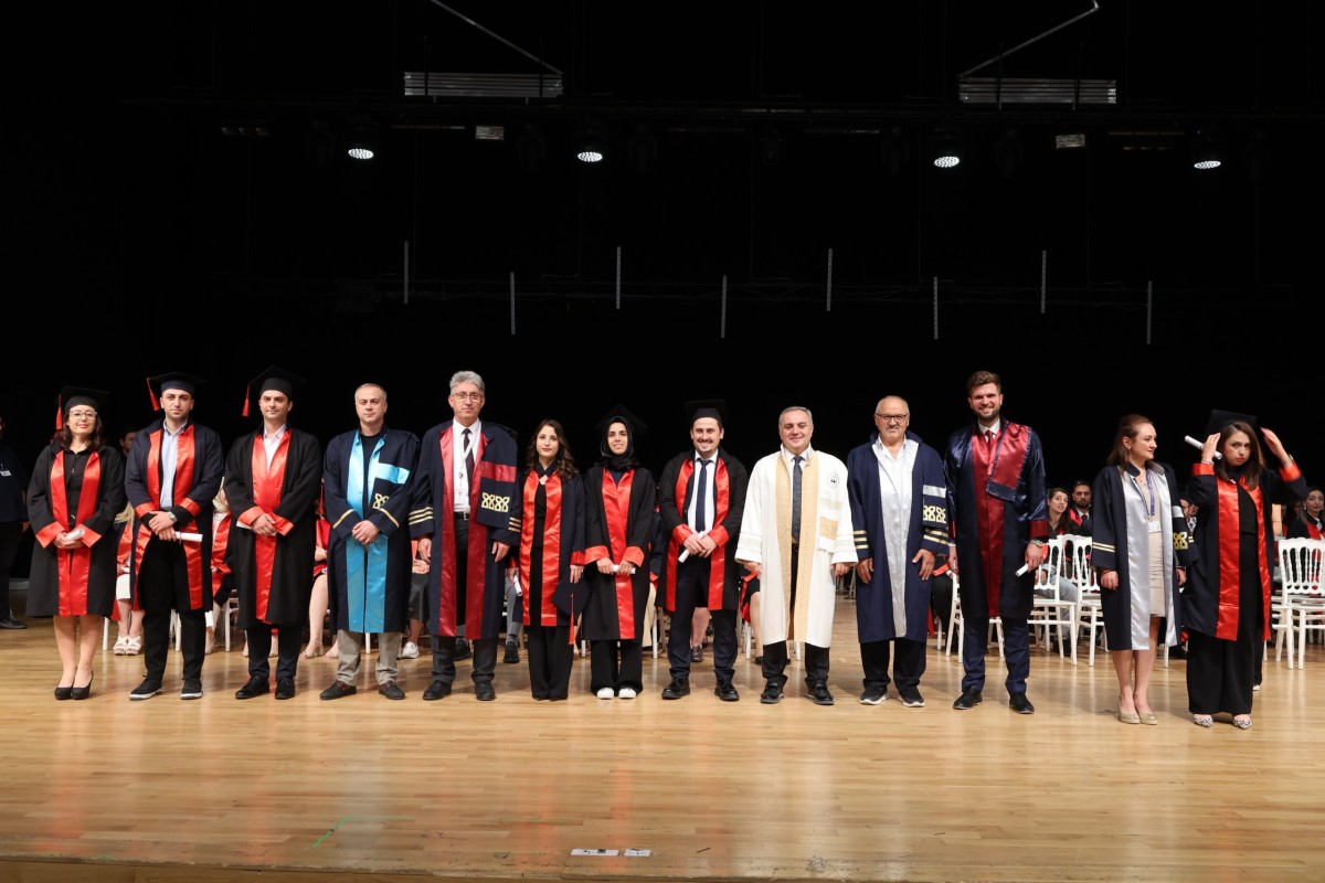 ERÜ'DE LİSANSÜSTÜ MEZUNİYET SEVİNCİ 