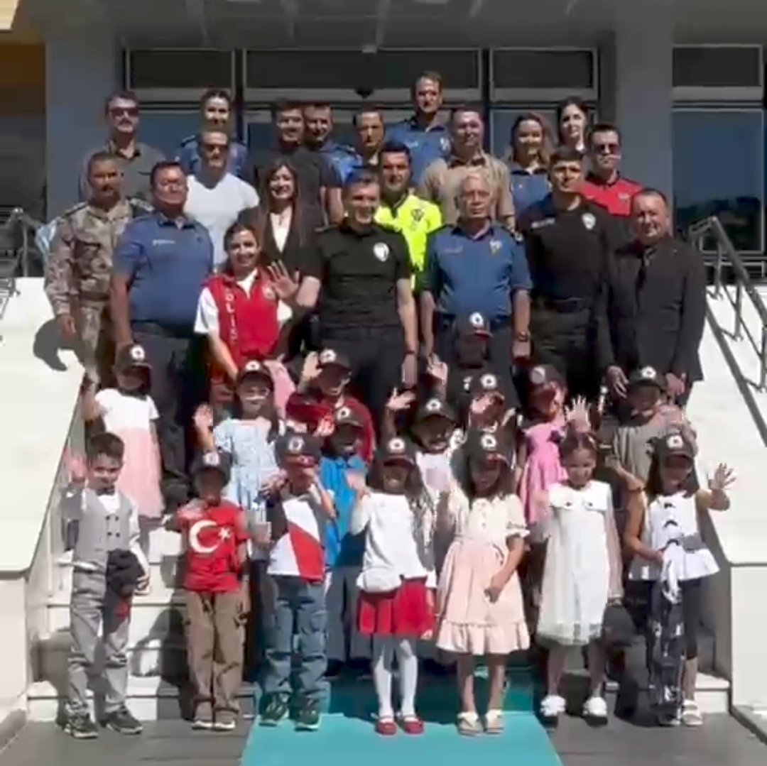 EMNİYET MÜDÜRLÜĞÜNÜN KlRTASİYE YARDIMI SEVİNDİRDİ