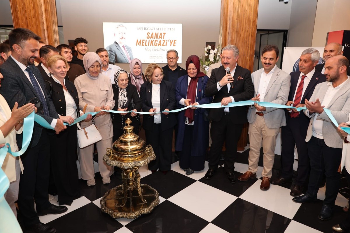 HER BİRİNİN AYRI HİKAYESİ OLAN HEYBELER SANAT MELİKGAZİ’DE YOĞUN İLGİYLE GÖRÜCÜYE ÇIKTI