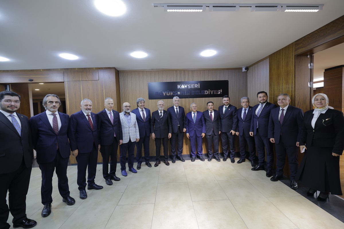 BAKAN BOLAT'TAN BÜYÜKŞEHİR BELEDİYESİNE ZİYARET