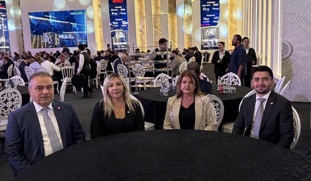 YENİ PARTİLİLER 60.YlL SANAYİCİLER GECESİNDE 