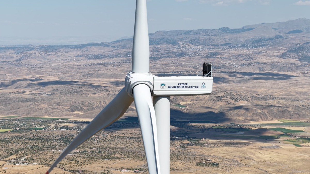 KAYSERİ BÜYÜKŞEHİR’İN RÜZGÂRGÜLLERİ ULAŞIMI YEŞİL ENERJİYLE BULUŞTURUYOR