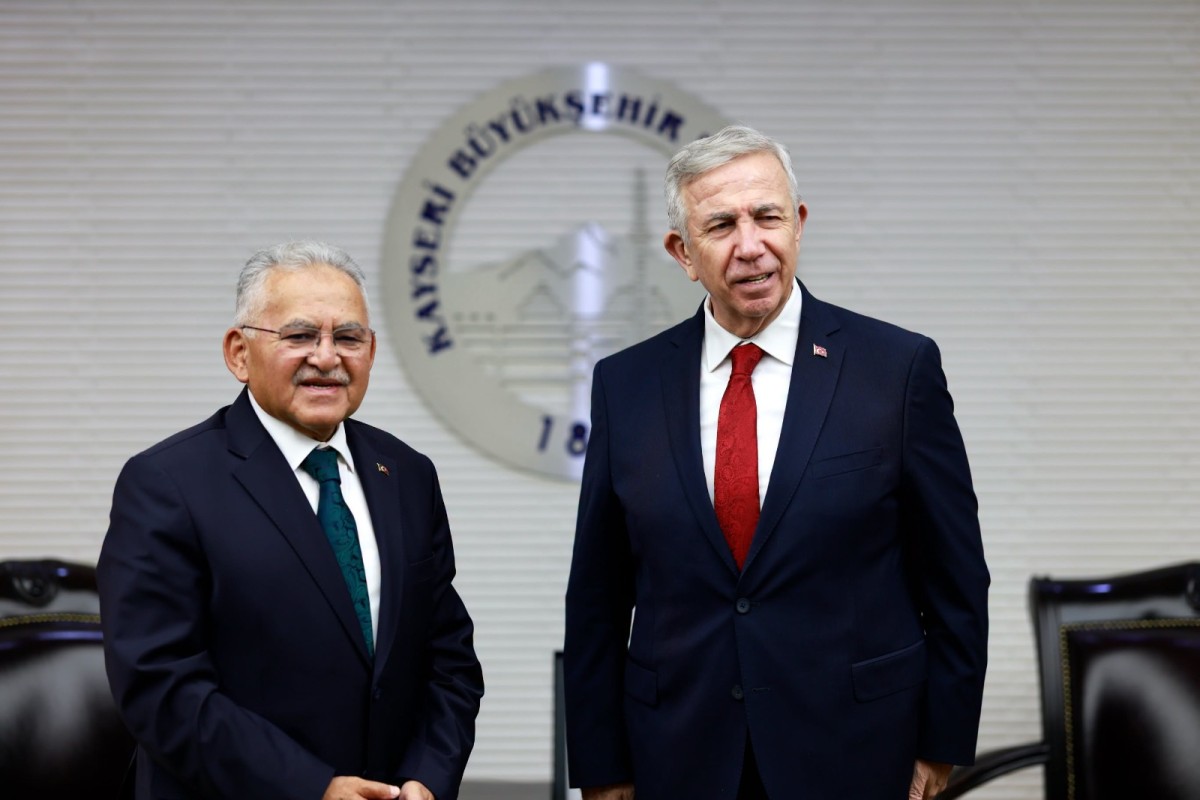 TARİHİ KENTLER BİRLİĞİ BAŞKANI YAVAŞ’TAN BAŞKAN BÜYÜKKILIÇ’A ZİYARET