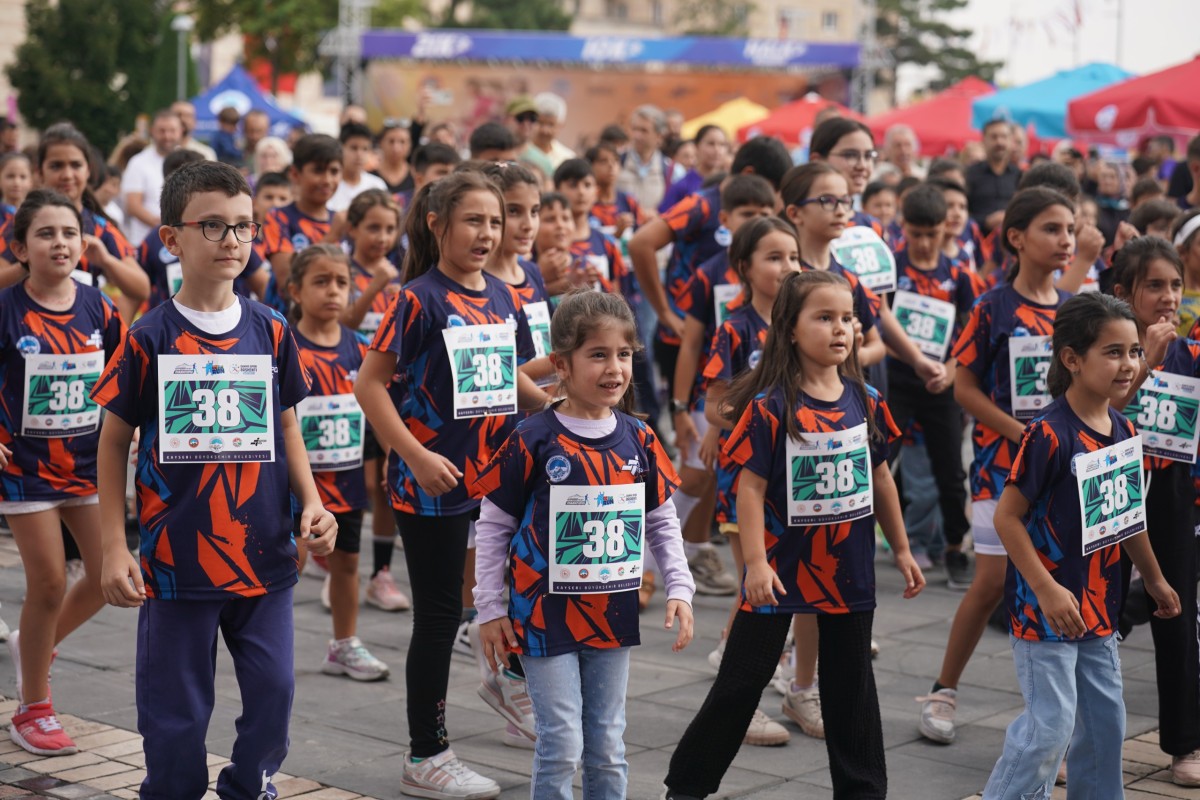 ÇOCUK MARATONU GERÇEKLEŞTİ