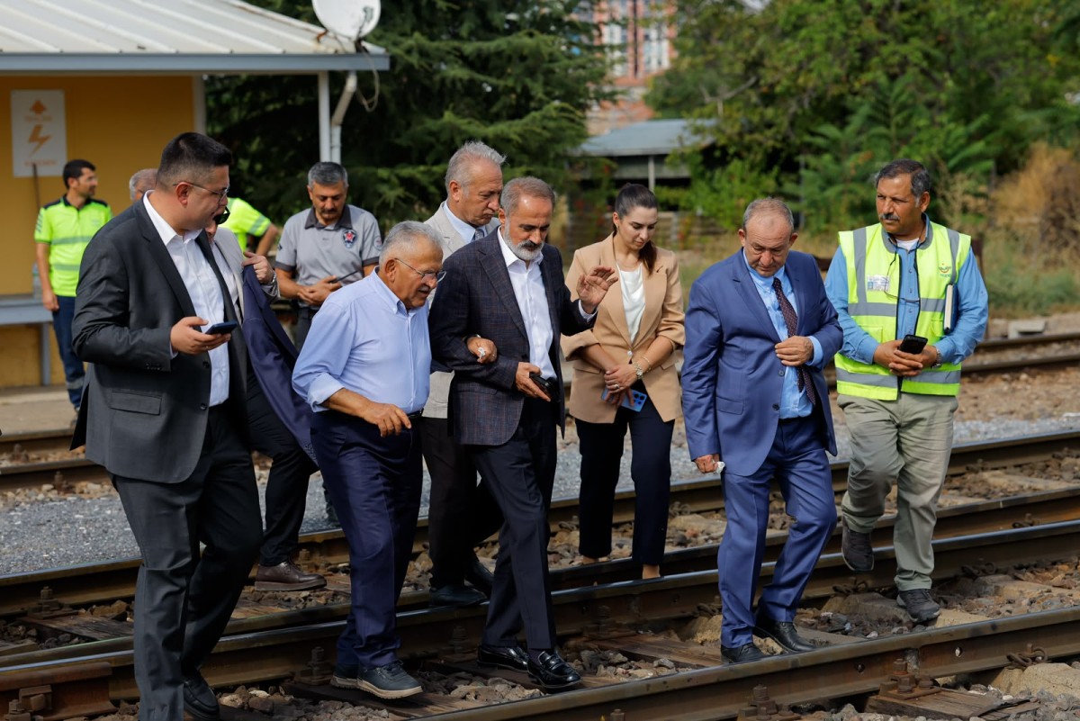 BÜYÜKKILIÇ, TCDD GENEL MÜDÜRÜ KURT İLE KAYSERİ’NİN ULAŞIMINI GÖRÜŞTÜ