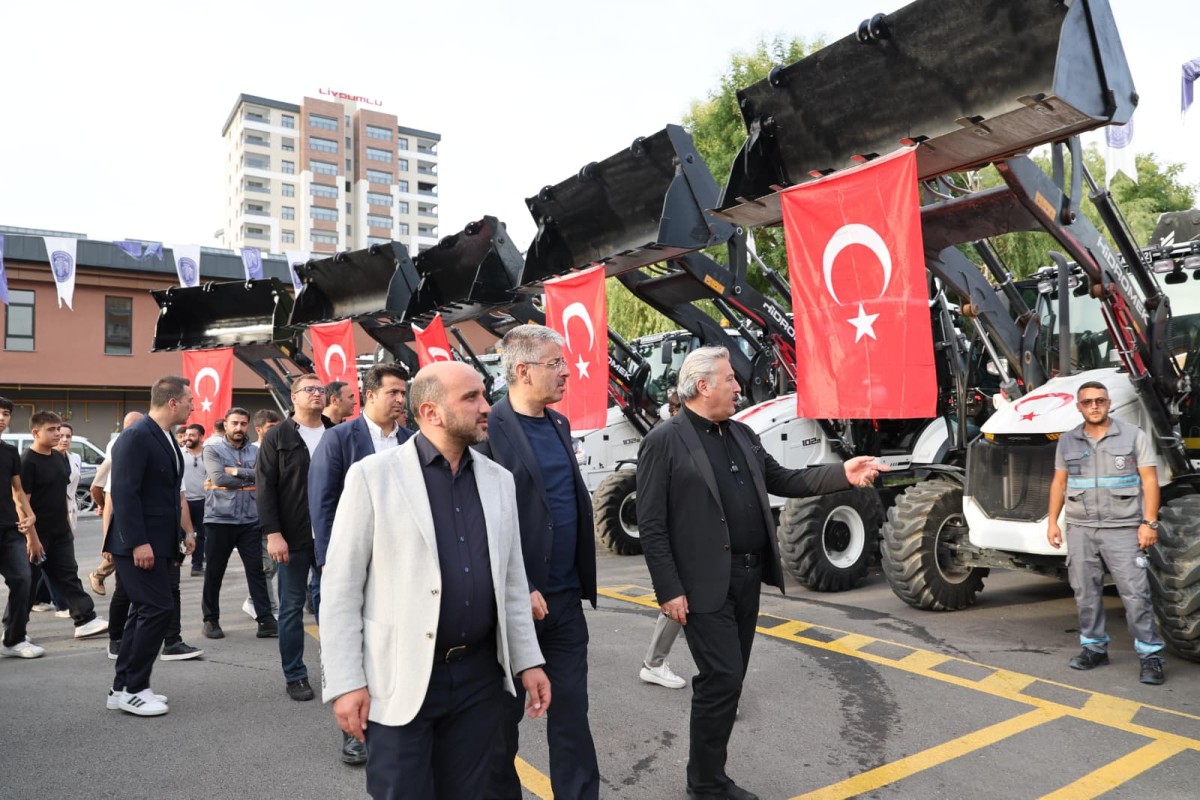 MELİKGAZİ’NİN 48 YENİ ARACI ÇOCUK ŞENLİĞİYLE TANITILDI