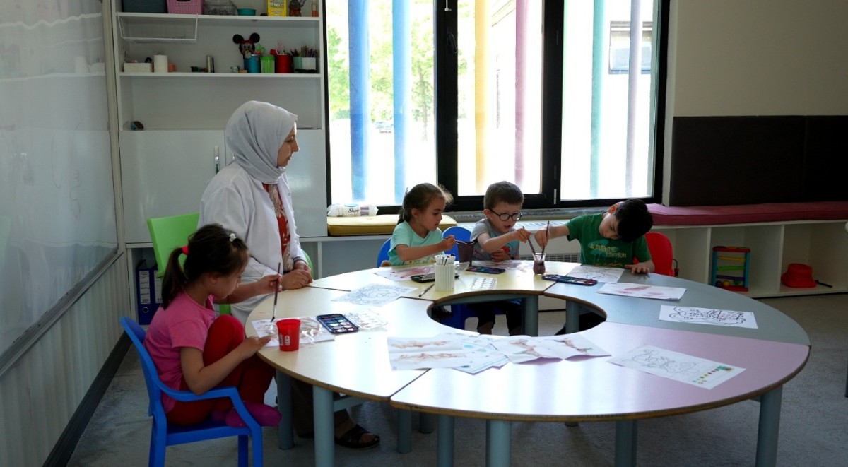 ENGELSİZ HİZMET MODELİ AİLELERE NEFES, ÇOCUKLARA GÜVENLİ GELECEK SUNUYOR
