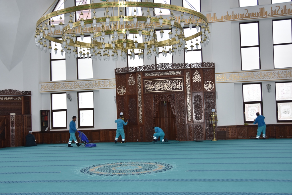 KOCASİNAN CAMİ TEMİZLEME EKİBİNDEN TEMİZLİK SEFERBERLİĞİ