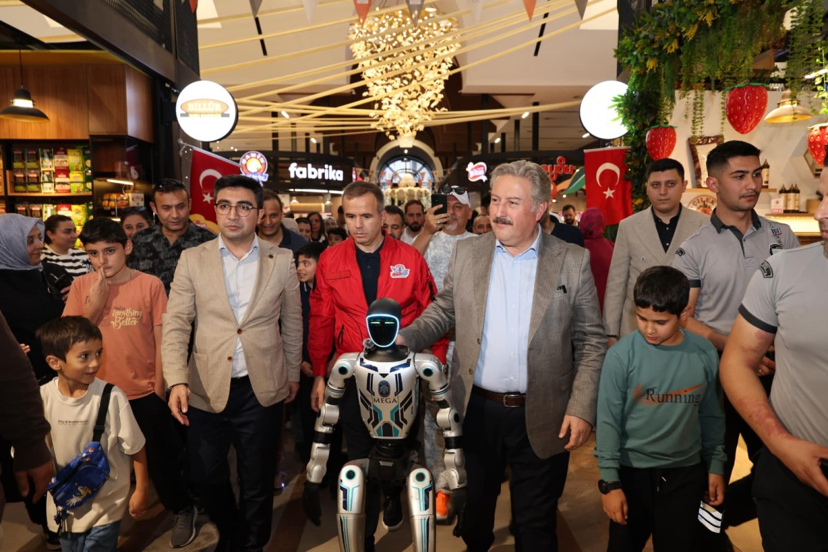 ÇARŞI MELİKGAZİ’DE TEKNOLOJİ VE BİLİMLE DOLU BİR GÜN YAŞANDI