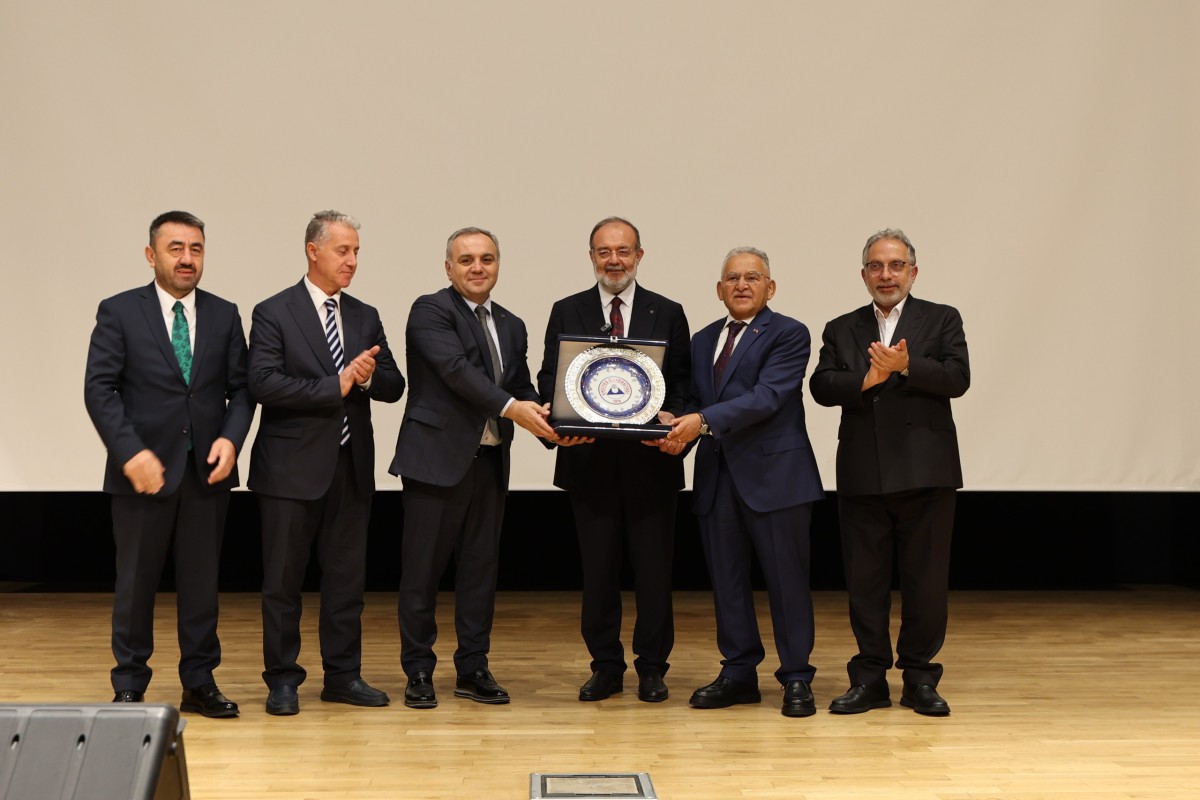 GÖRMEZ, ERÜ'DE KONSER VERDİ 