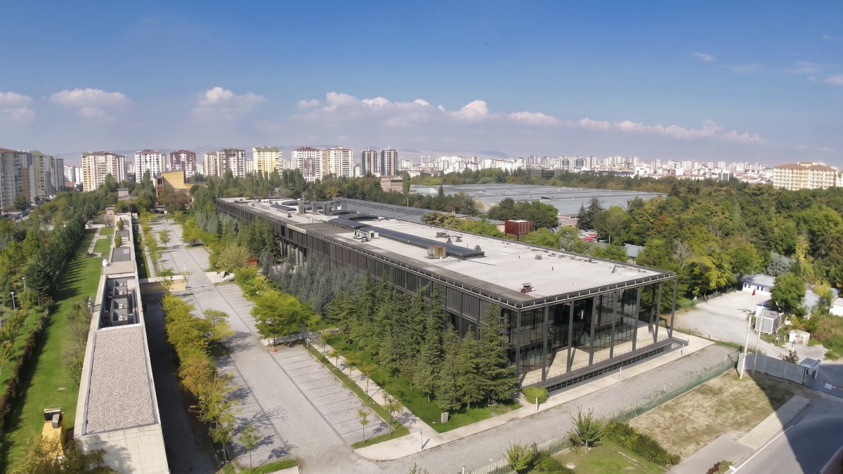 AGÜ SENATOSUNDAN DÜNYA KAMUOYUNA YAPAY ZEKÂ UYARISI